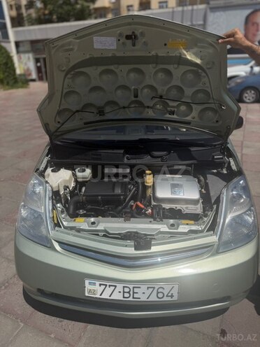 Toyota Prius-12
