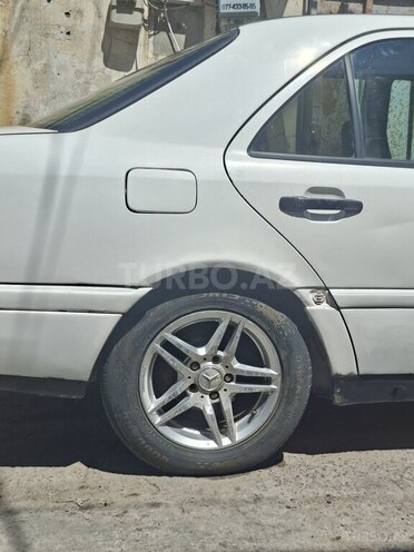 Mercedes 200-5