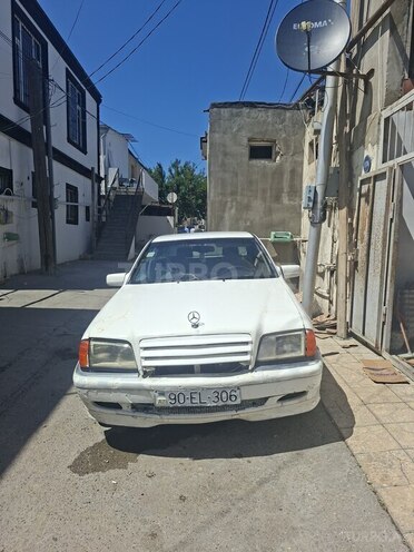Mercedes 200-1