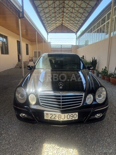 Mercedes E 240-1