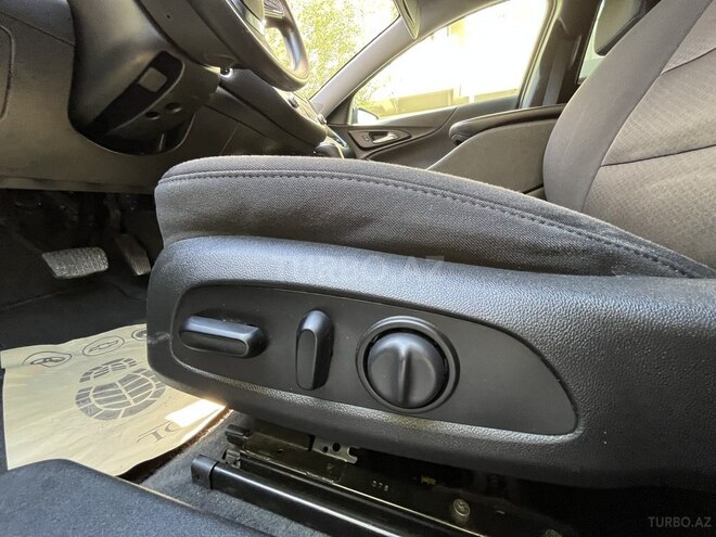 Chevrolet Malibu-13