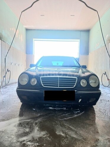 Mercedes E 220-1