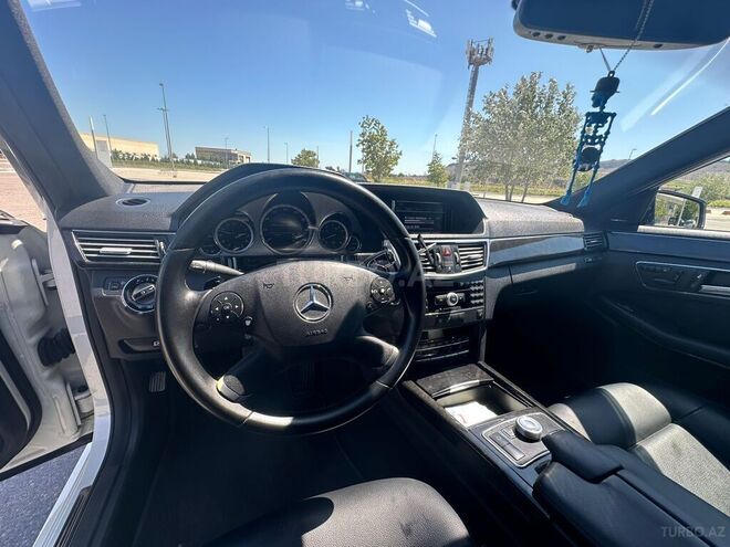 Mercedes E 350 4MATIC-12