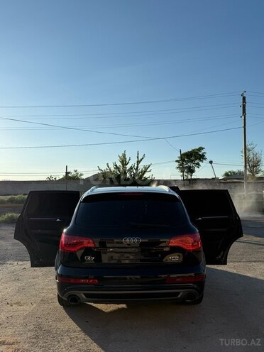 Audi Q7-4