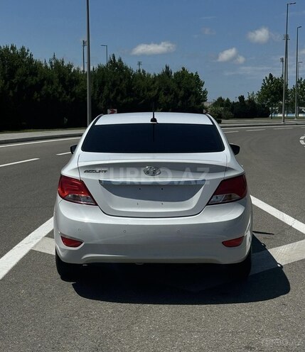 Hyundai Accent-5