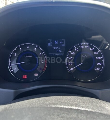 Hyundai Accent-7
