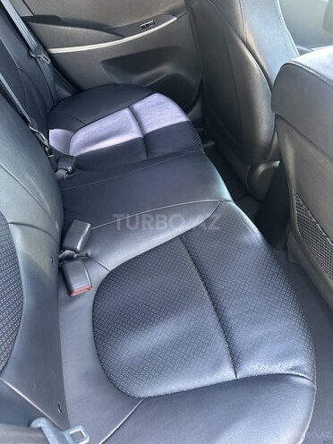 Hyundai Accent-9