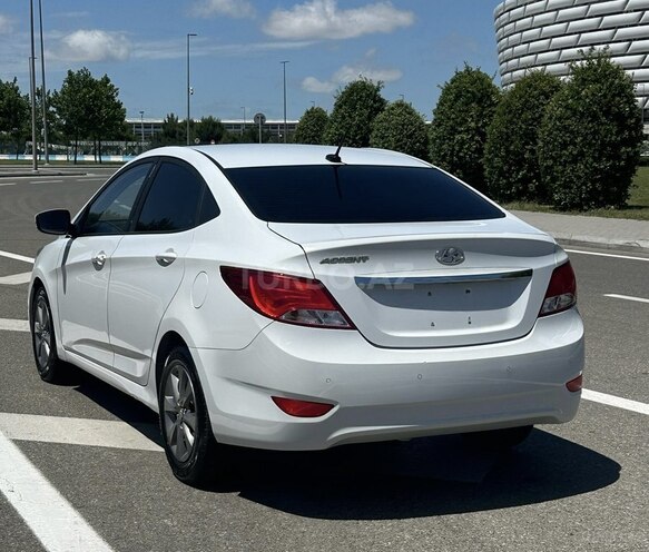 Hyundai Accent-4