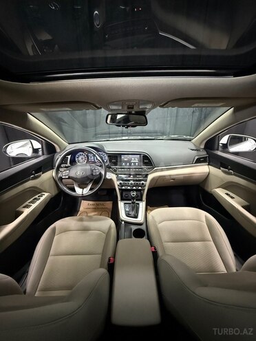 Hyundai Elantra-9