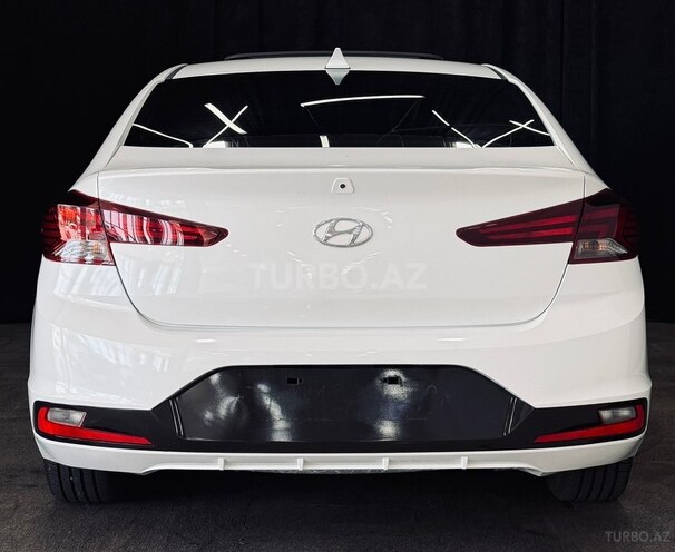 Hyundai Elantra-5
