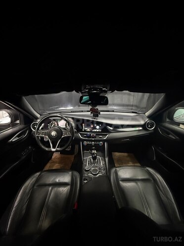 Alfa Romeo Giulia-8