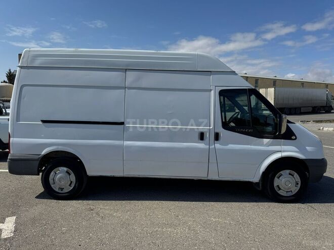 Ford Transit-4