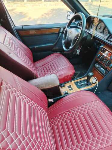 Mercedes 230 E-9