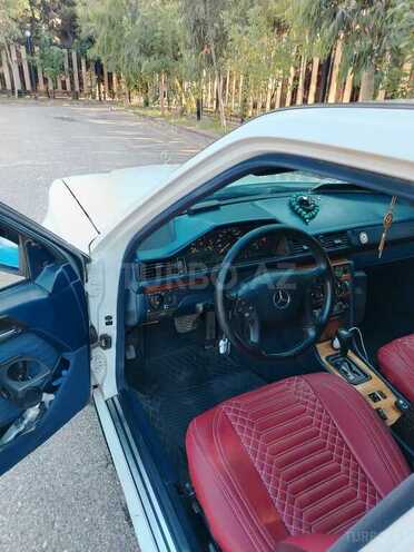 Mercedes 230 E-6