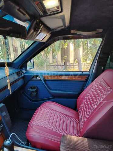 Mercedes 230 E-8