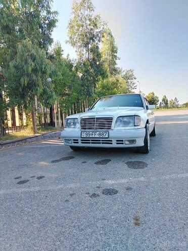 Mercedes 230 E-1