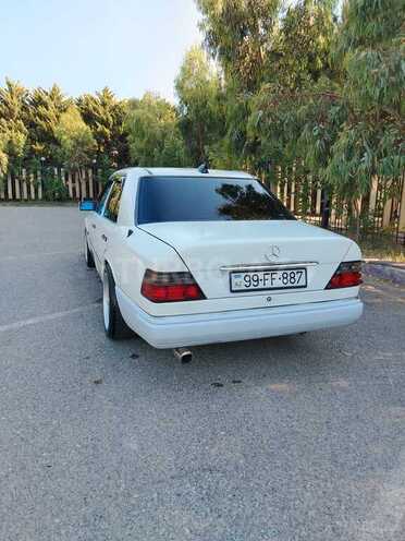 Mercedes 230 E-4