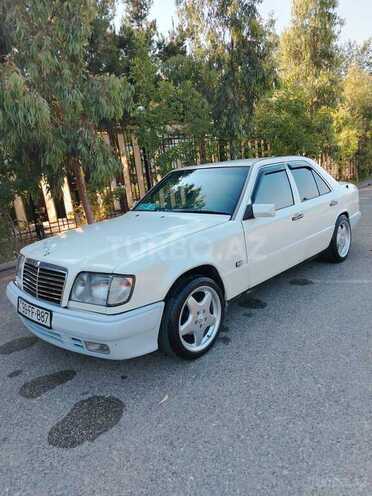 Mercedes 230 E-2