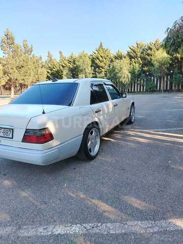 Mercedes 230 E-3