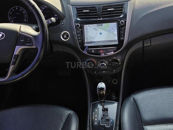 Hyundai Accent-11
