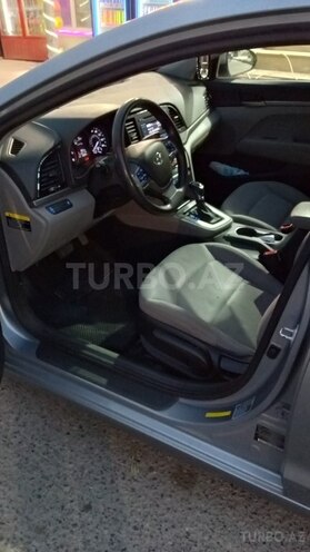 Hyundai Elantra-9