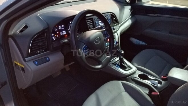 Hyundai Elantra-10