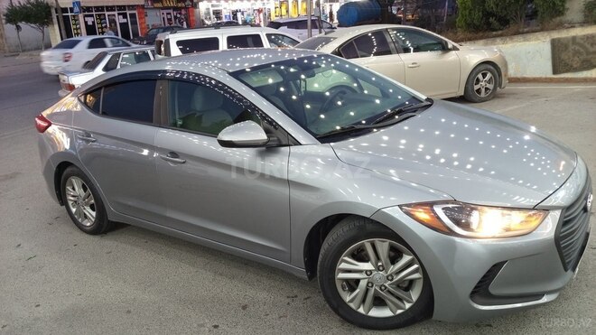 Hyundai Elantra-8