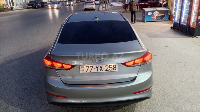 Hyundai Elantra-14