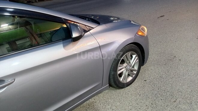 Hyundai Elantra-13