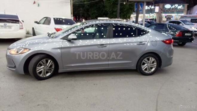 Hyundai Elantra-5