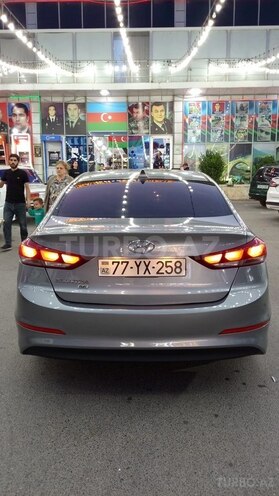 Hyundai Elantra-6