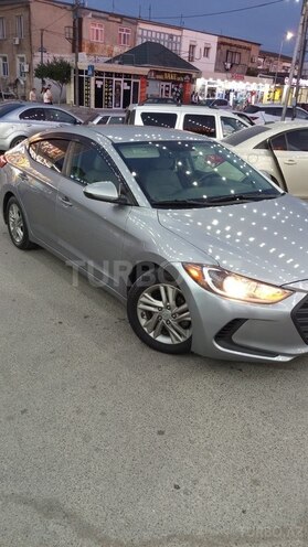 Hyundai Elantra-1