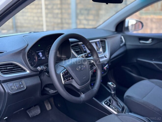 Hyundai Accent-7