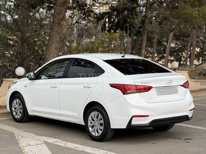 Hyundai Accent-5