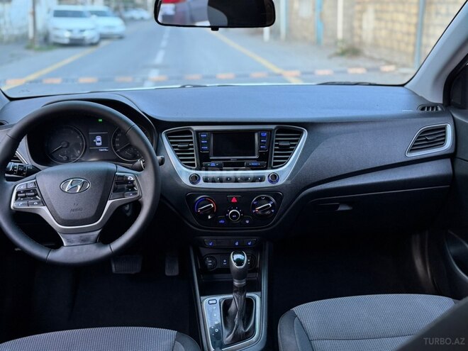 Hyundai Accent-8