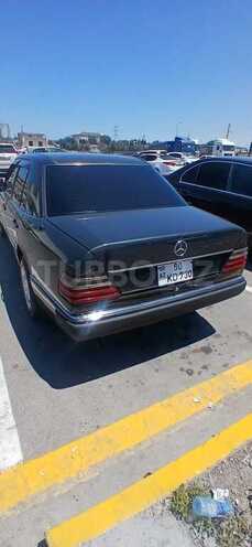 Mercedes 230 E-6