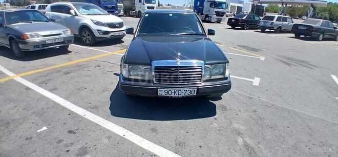 Mercedes 230 E-1