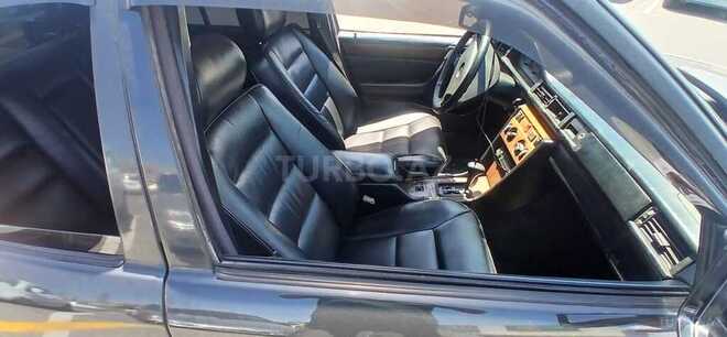 Mercedes 230 E-3