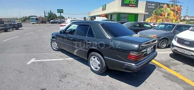 Mercedes 230 E-2