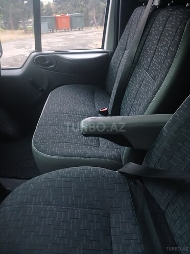 Ford Transit-12