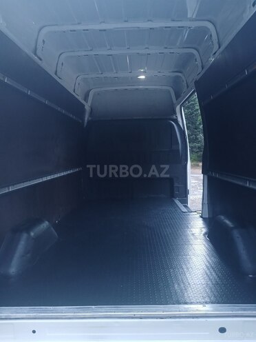 Ford Transit-10
