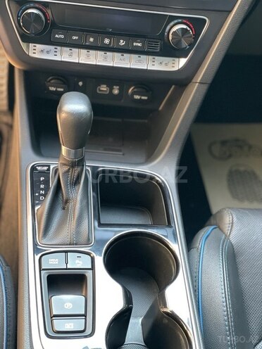 Hyundai Sonata-15
