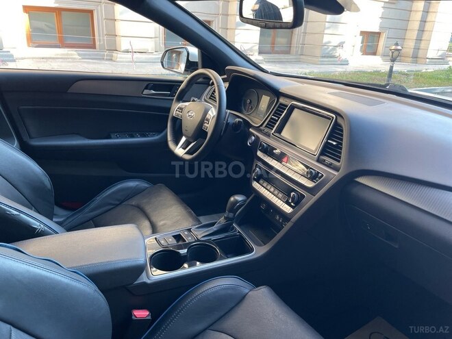 Hyundai Sonata-14
