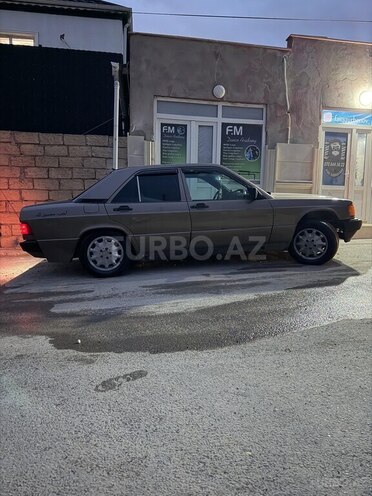 Mercedes 190-4