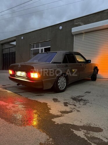 Mercedes 190-5