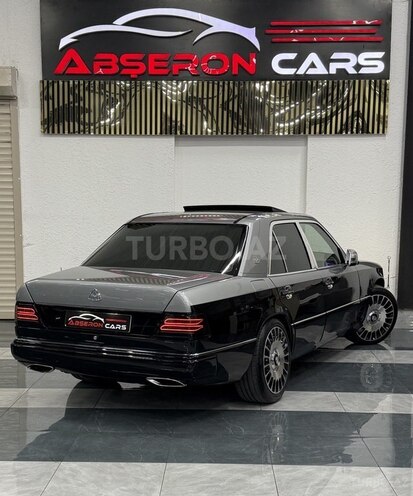 Mercedes 220 E-13