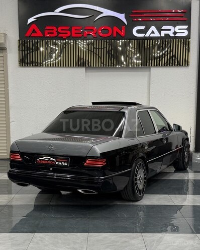 Mercedes 220 E-11