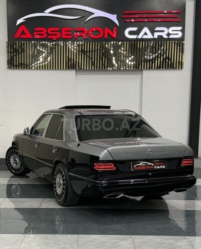 Mercedes 220 E-10