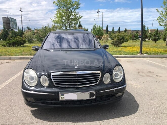 Mercedes E 220-1