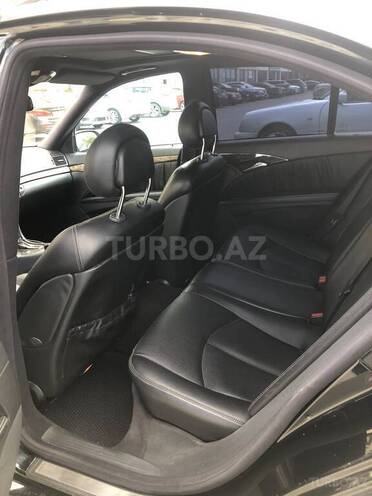 Mercedes E 220-11